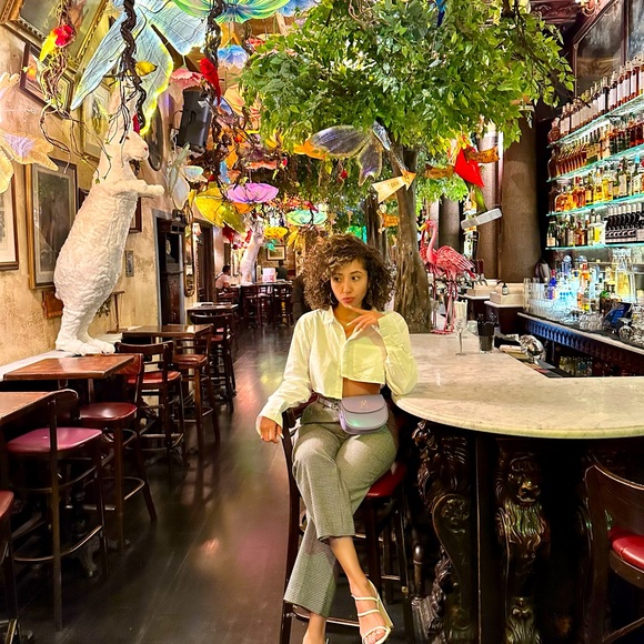 Meet your Posher, Laura - Picture 2 of 7